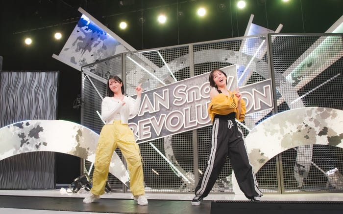 野口衣織、伊原六花(C)TBS