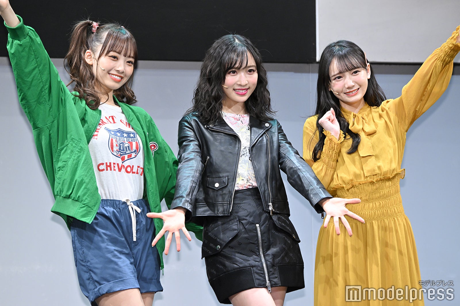 濱岸ひより、小栗有以、鈴木瞳美（C）モデルプレス