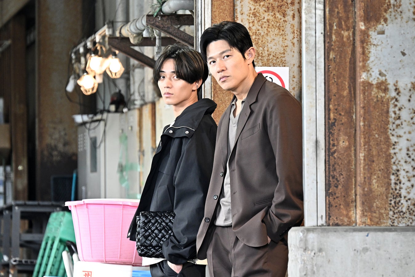 永瀬廉、鈴木亮平「リブート」第1話（C）TBS