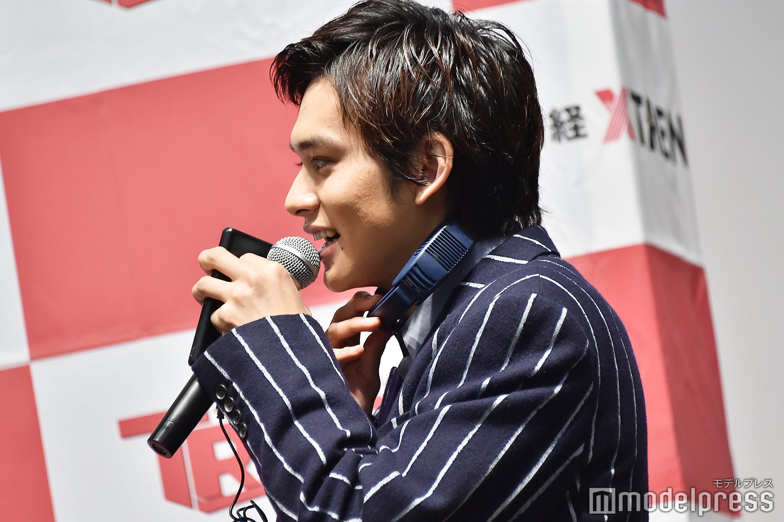 使い方がちょっと違う北村匠海 （C）モデルプレス