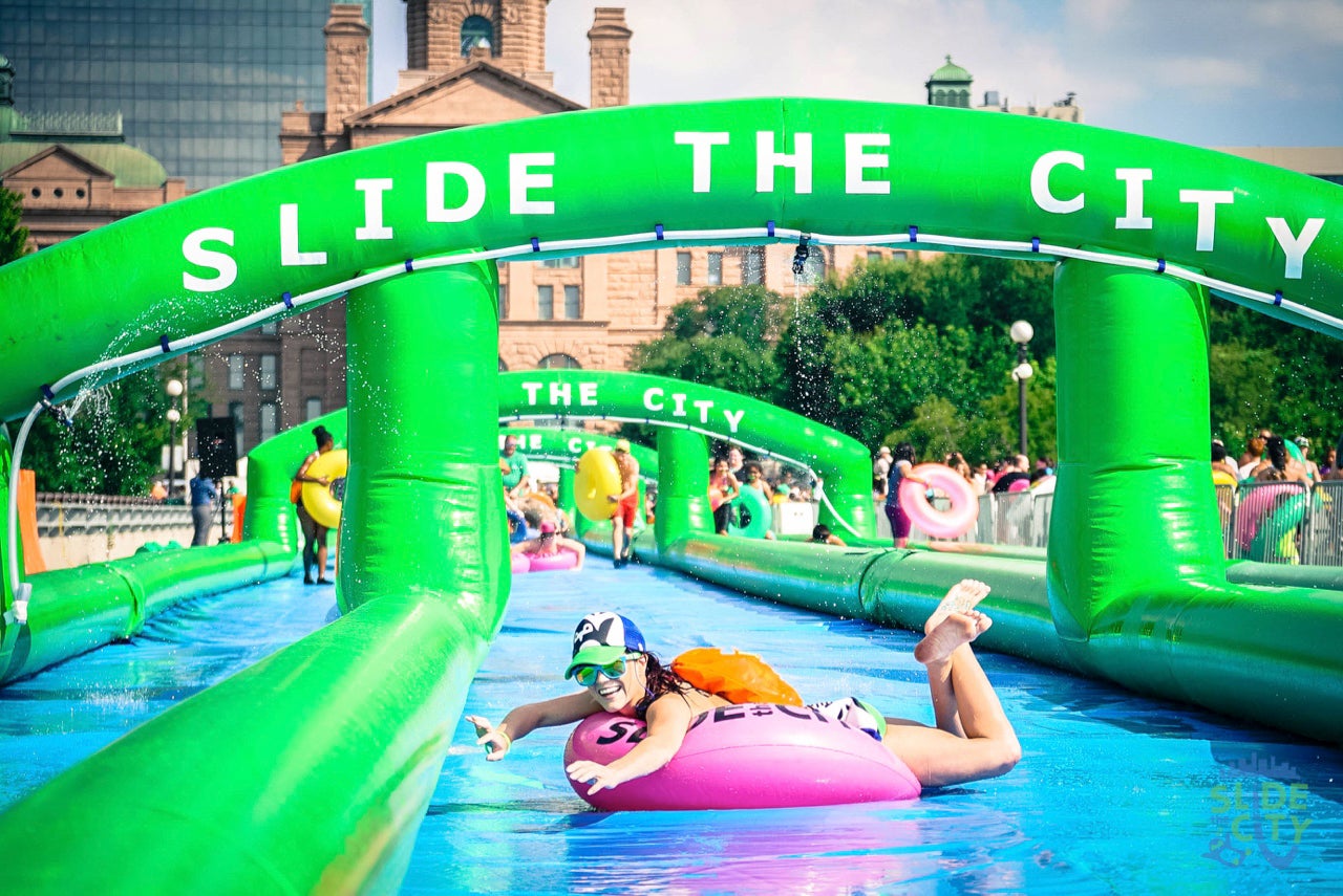 2016年夏最大の“水の祭典”「スライド・ザ・シティ」が一大フェスへとパワーアップ／画像提供：Slide the City Japan実行委員会