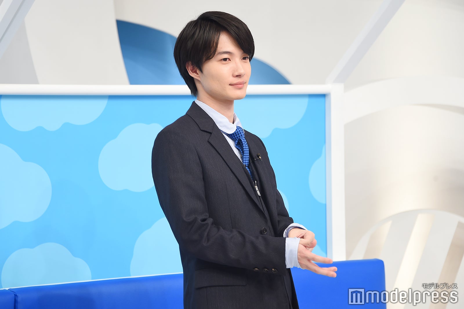 スタンバイ中の神木隆之介 （C）モデルプレス