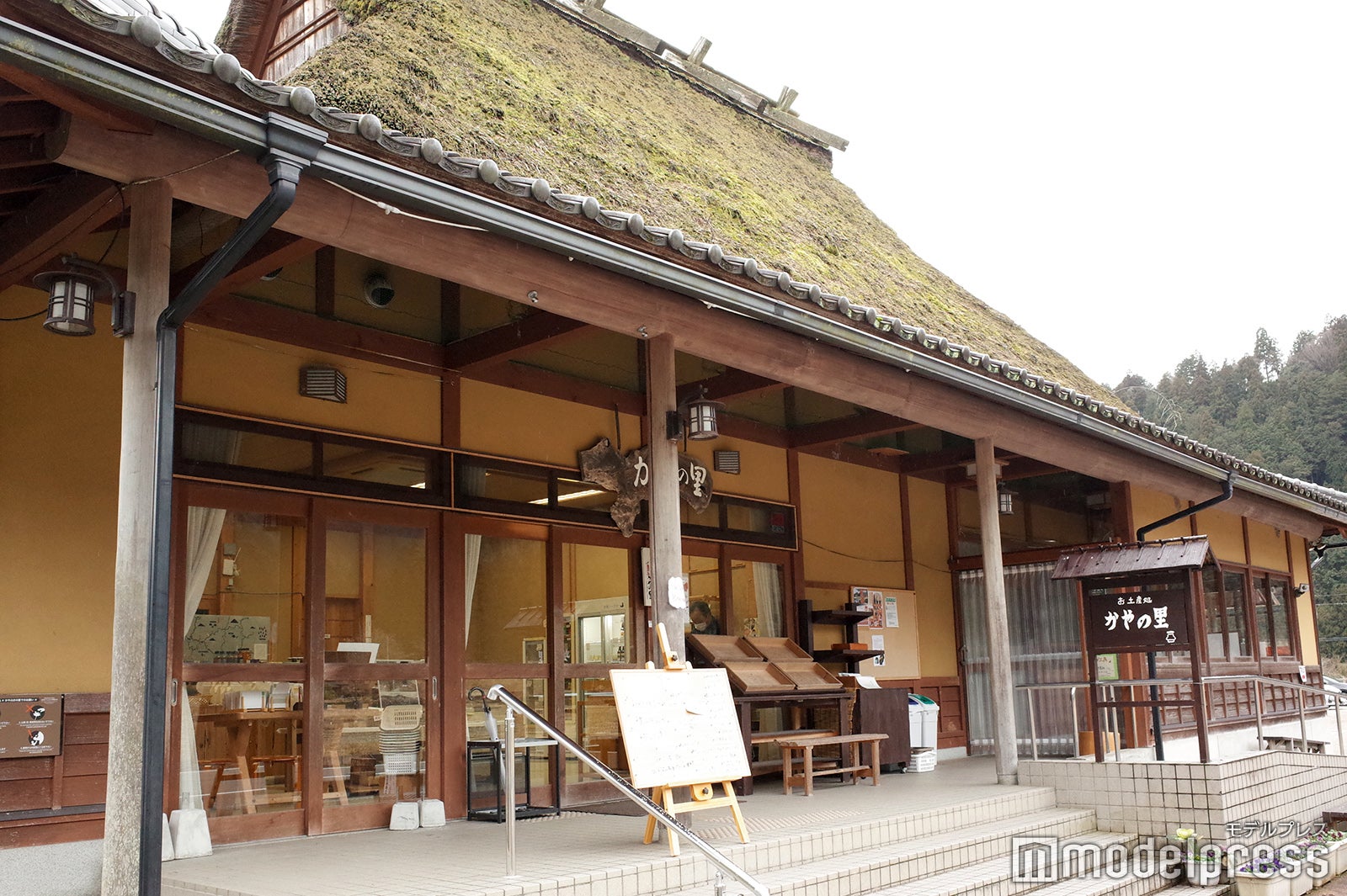 近くにはお土産処 かやの里も営業（C）モデルプレス