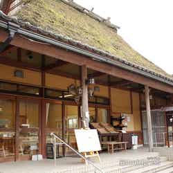 近くにはお土産処 かやの里も営業(C)モデルプレス