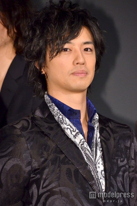 斎藤工、ジャニーズに囲まれ「1人だけ違う」