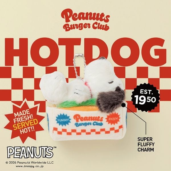 HotなDogのぬいぐるみチャーム(税込3,520円)(C)2026 Peanuts Worldwide LLC