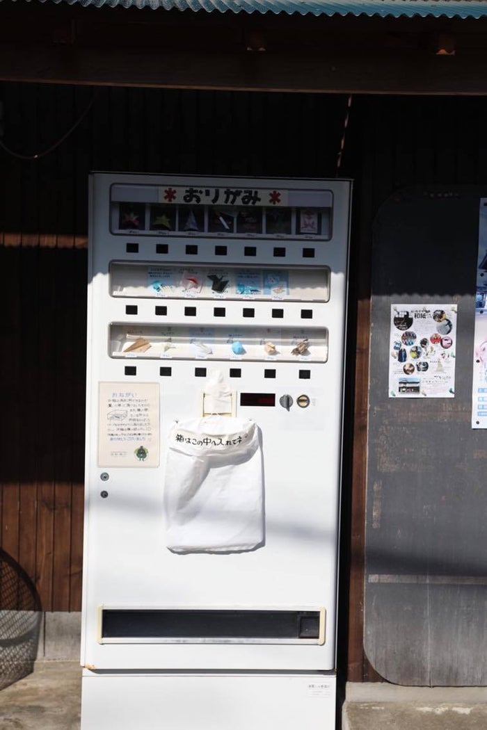 愛媛の 折り紙自販機 が話題 ワンコインのプチプラ折り紙が素朴で可愛い 女子旅プレス