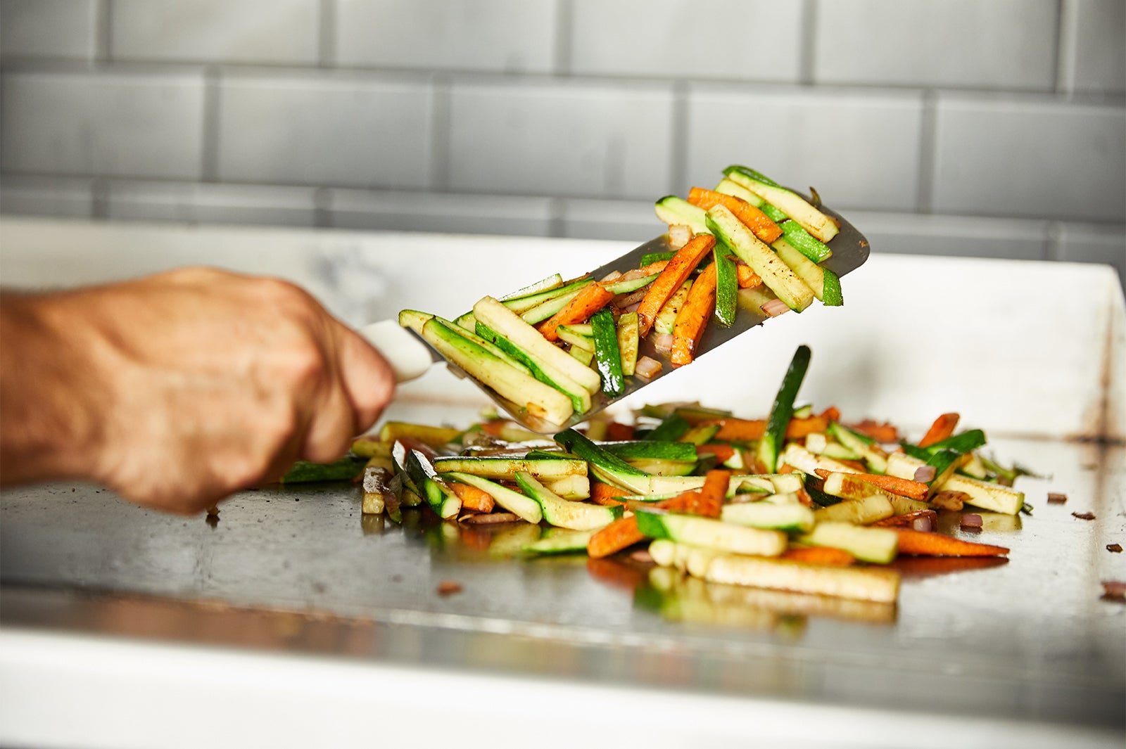 注文を受けてから調理するためいつでも出来たて熱々／画像提供：K＆BROTHERS