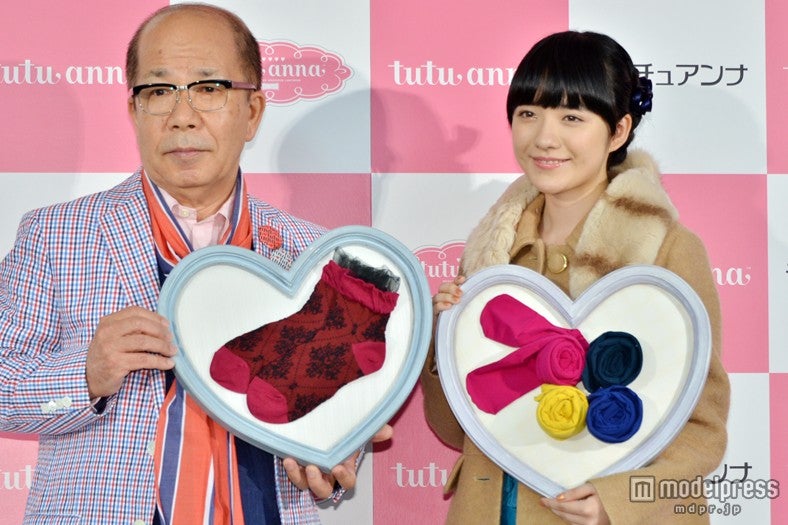 小島藤子（右）とチュチュアンナ・上田利昭社長（左）