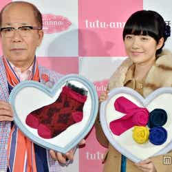 小島藤子(右)とチュチュアンナ・上田利昭社長(左)