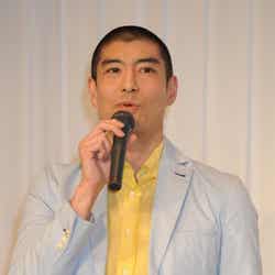 体育教師役の高嶋政宏/画像提供:関西テレビ