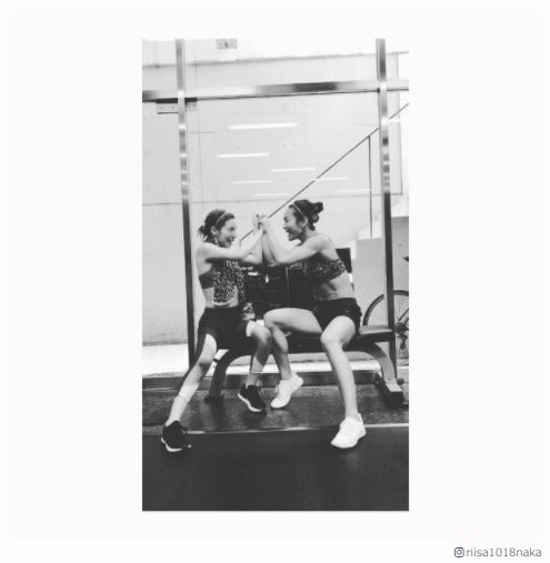 仲里依紗、美腹筋露わのトレーニング動画がすごい「ハードすぎ」「尊敬する」と反響