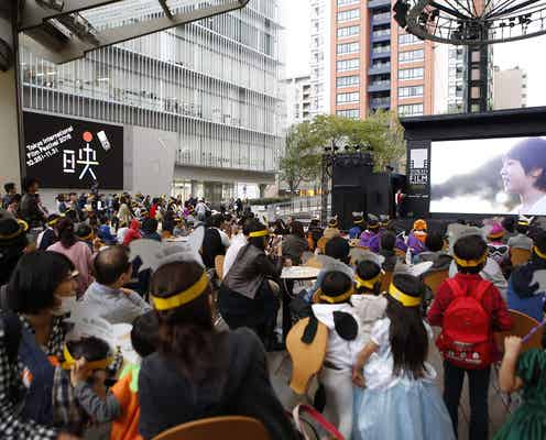 六本木ヒルズアリーナが野外シアターに!厳選フード&ドリンク片手に映画鑑賞