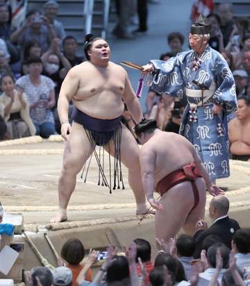 大の里が172日ぶり勝利！休場明け連敗止めた「いやあ、良かった」会場の後押しに感謝【大相撲】