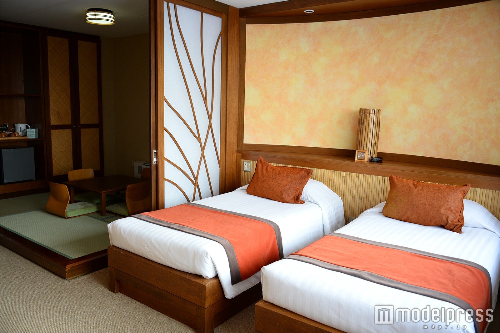 クラブルーム（C）モデルプレス