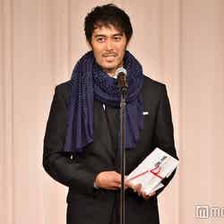 「京都国際映画祭2016」クロージングパーティーで「三船敏郎賞」を受賞した阿部寛（C）モデルプレス