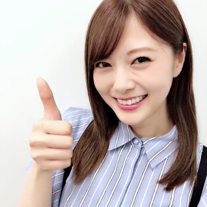 「いいね」スタンプのモノマネに挑戦した白石麻衣(提供写真)