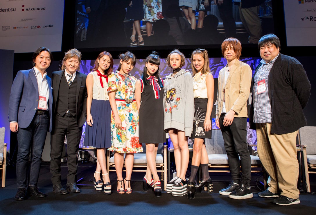 フレッシュなオーラが眩しい！新ガールズグループDef Will、プロデューサー小室哲哉と登場