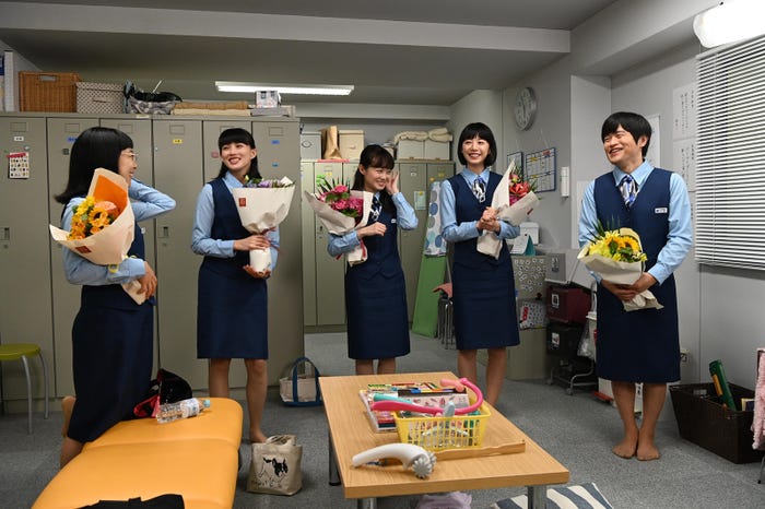 (左から)山田真歩、臼田あさ美、佐藤玲、夏帆、バカリズム(提供画像)