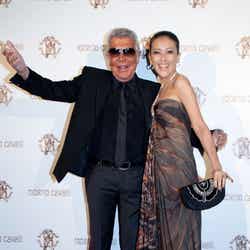 ロベルトカヴァリ氏、岡本夏生