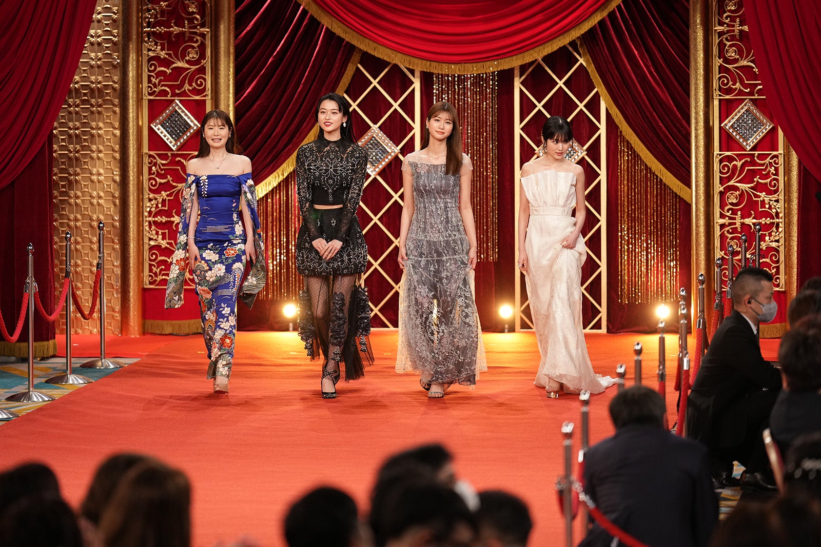 （左から）小野花梨、菊池日菜子、生見愛瑠、福本莉子（写真提供：東京写真記者協会）