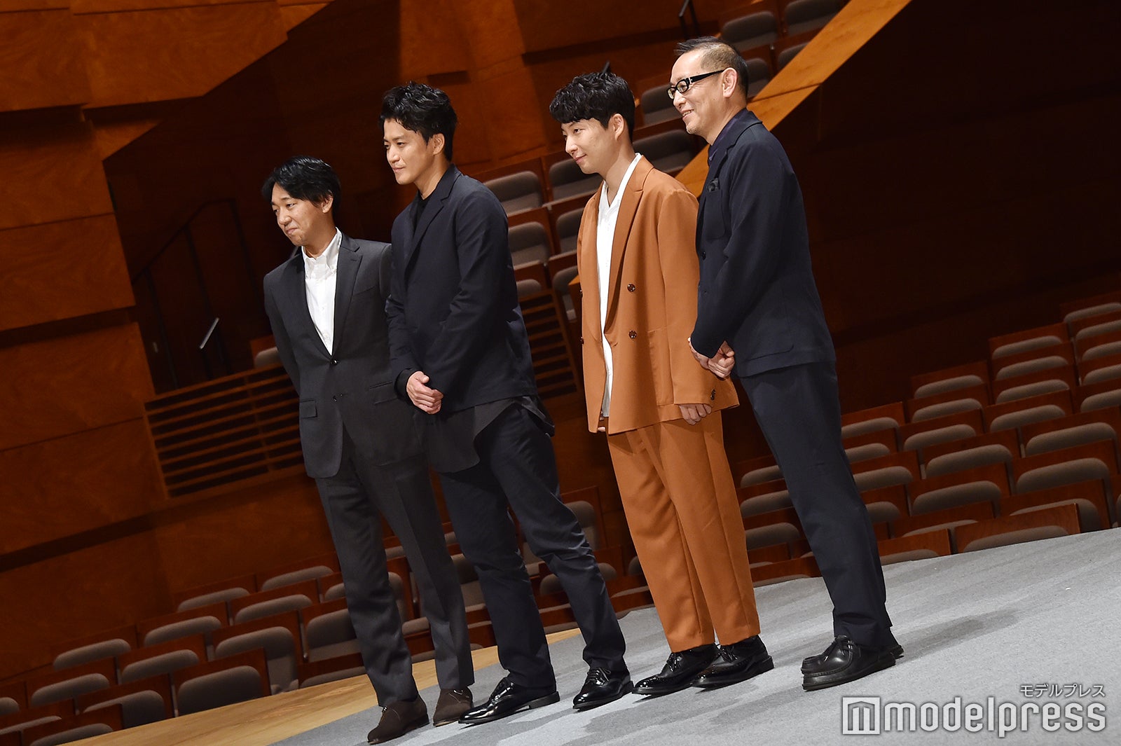 塩田武士、小栗旬、星野源、土井裕泰監督（C）モデルプレス