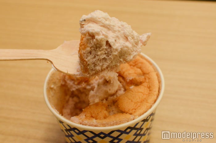 スプーンで簡単にすくえるくらいのふわふわ感(C)モデルプレス