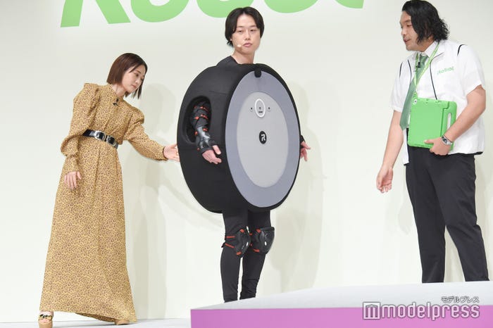 (左から)前田敦子、見取り図(リリー、盛山晋太郎)(C)モデルプレス