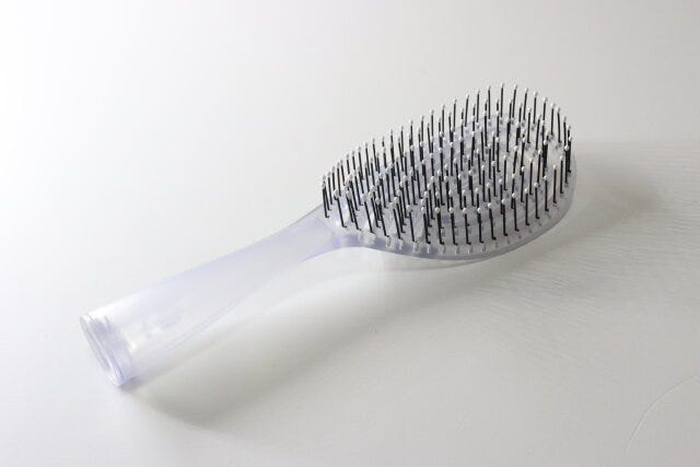 立てられる乾きやすいブローブラシ(クリア・楕円) ダイソー 立てられる乾きやすいブローブラシ(クリア・楕円) ダイソー ヘアケア