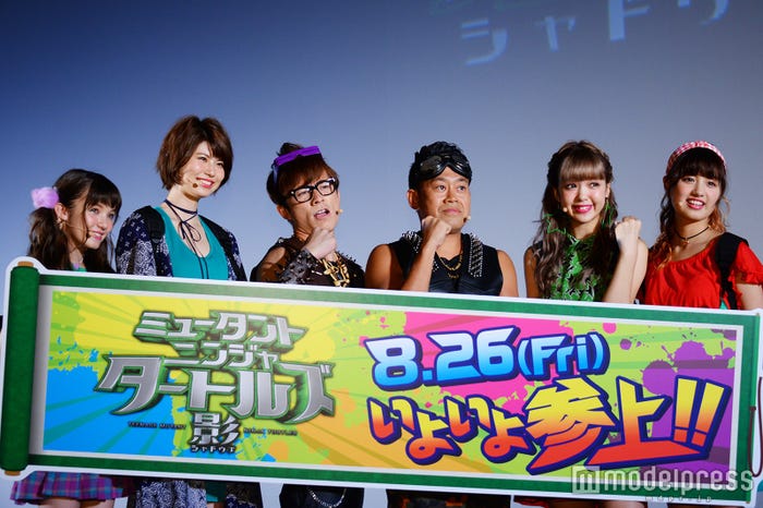 (左から)東海林クレア、田中若葉、藤森慎吾、宮川大輔、藤田ニコル、鶴嶋乃愛(C)モデルプレス