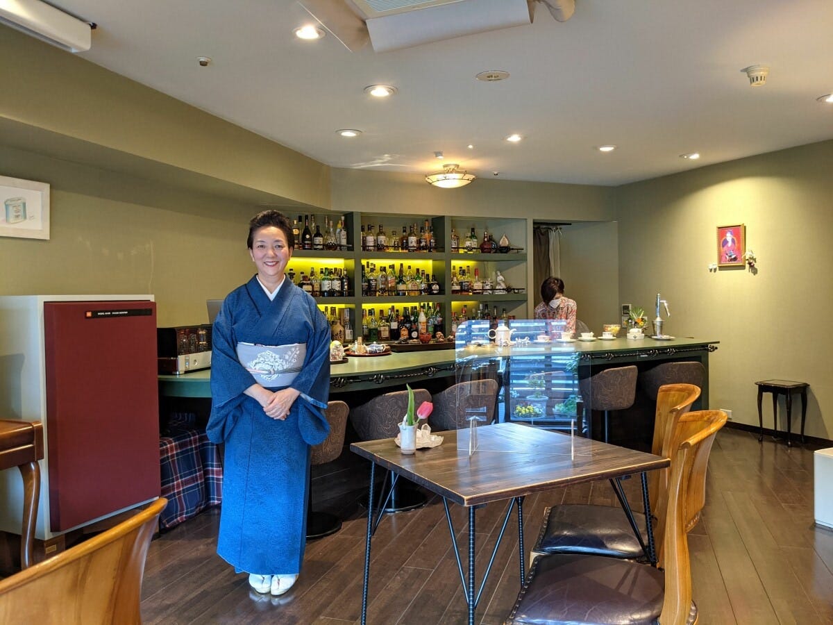 OMO3東京赤坂のアクティビティ「まさかの赤坂さんぽ」の最後は、隠れ家に案内されます