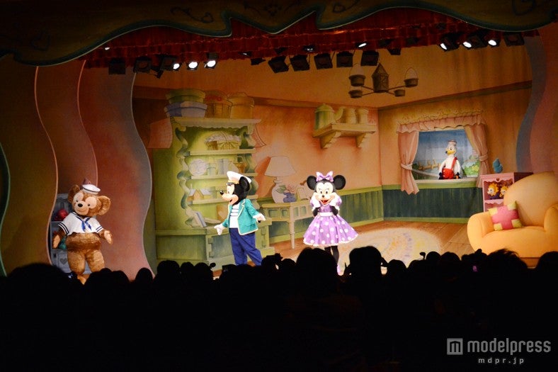 航海から帰ってきた二人を迎えるミニー