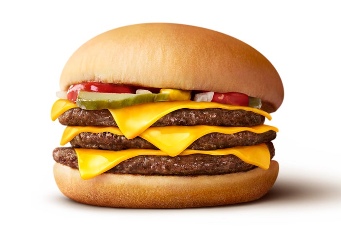 トリプルチーズバーガー（愛称：トリチ）／画像提供：日本マクドナルド