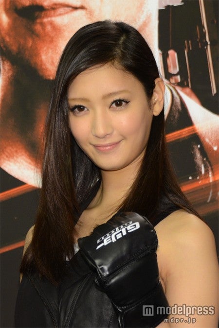 初めてのアフレコに挑戦した菜々緒