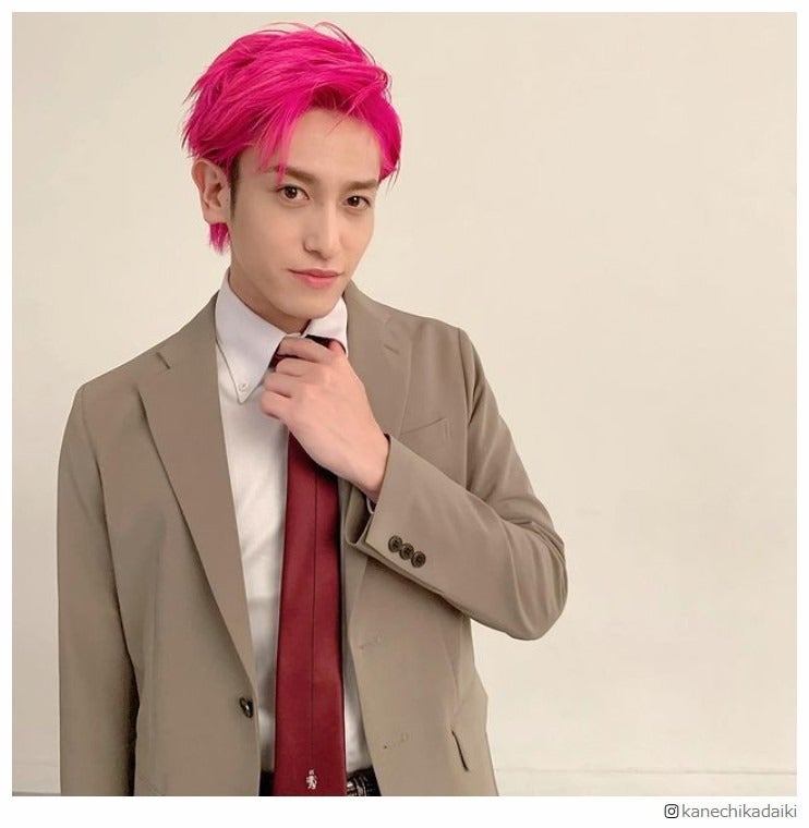 EXIT兼近大樹、魅惑のスーツ姿披露「本当に芸人？」「惚れてまうやろ」とファン悶絶