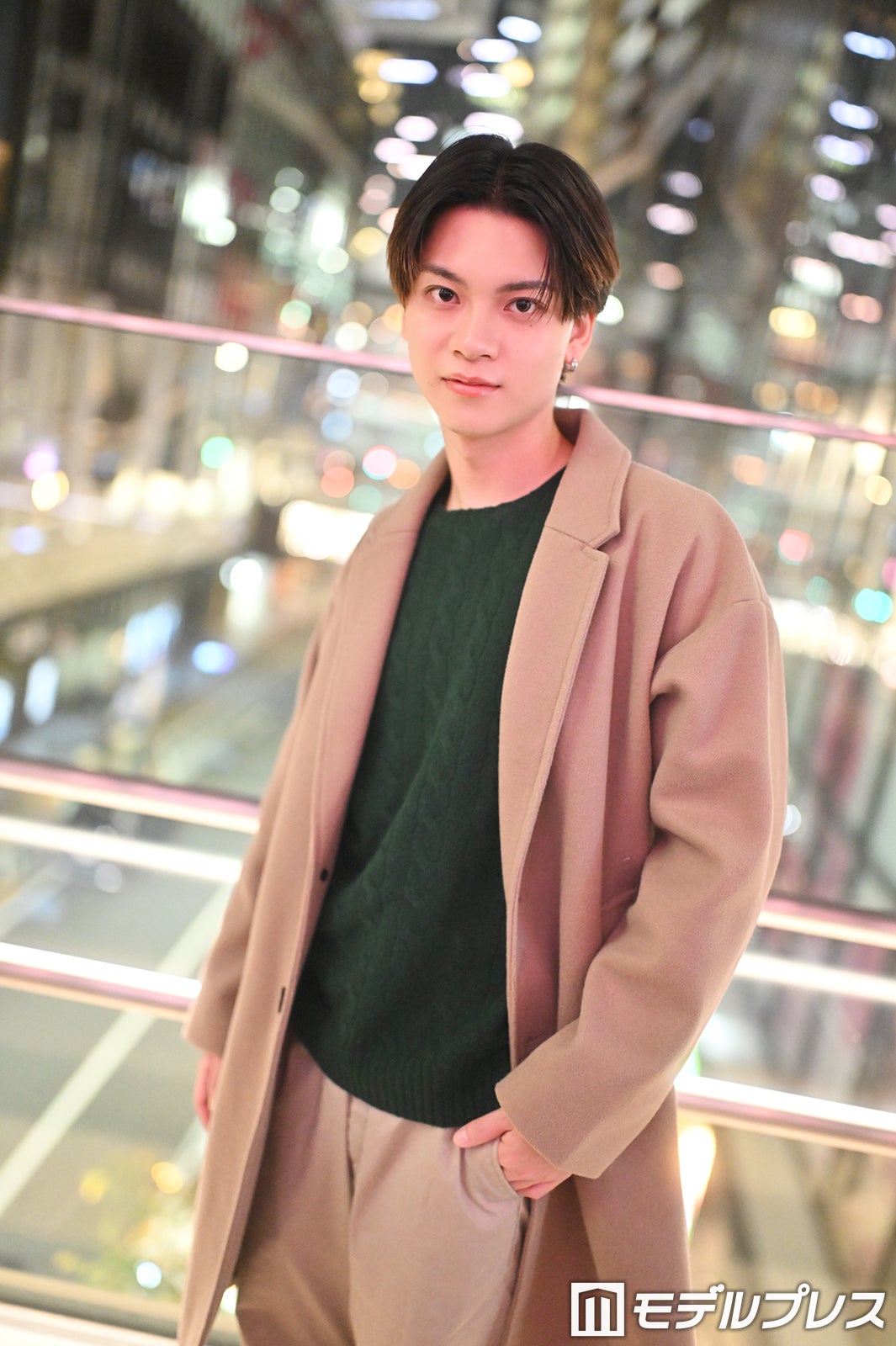 「ベージュコートで温かさ意識！」