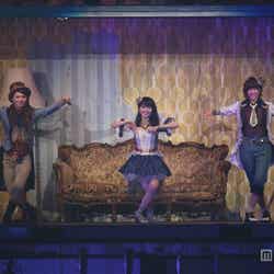 「心の端のソファー」/「AKB48 2013真夏のドームツアー~まだまだ、やらなきゃいけないことがある~」札幌ドーム公演より(C)AKS