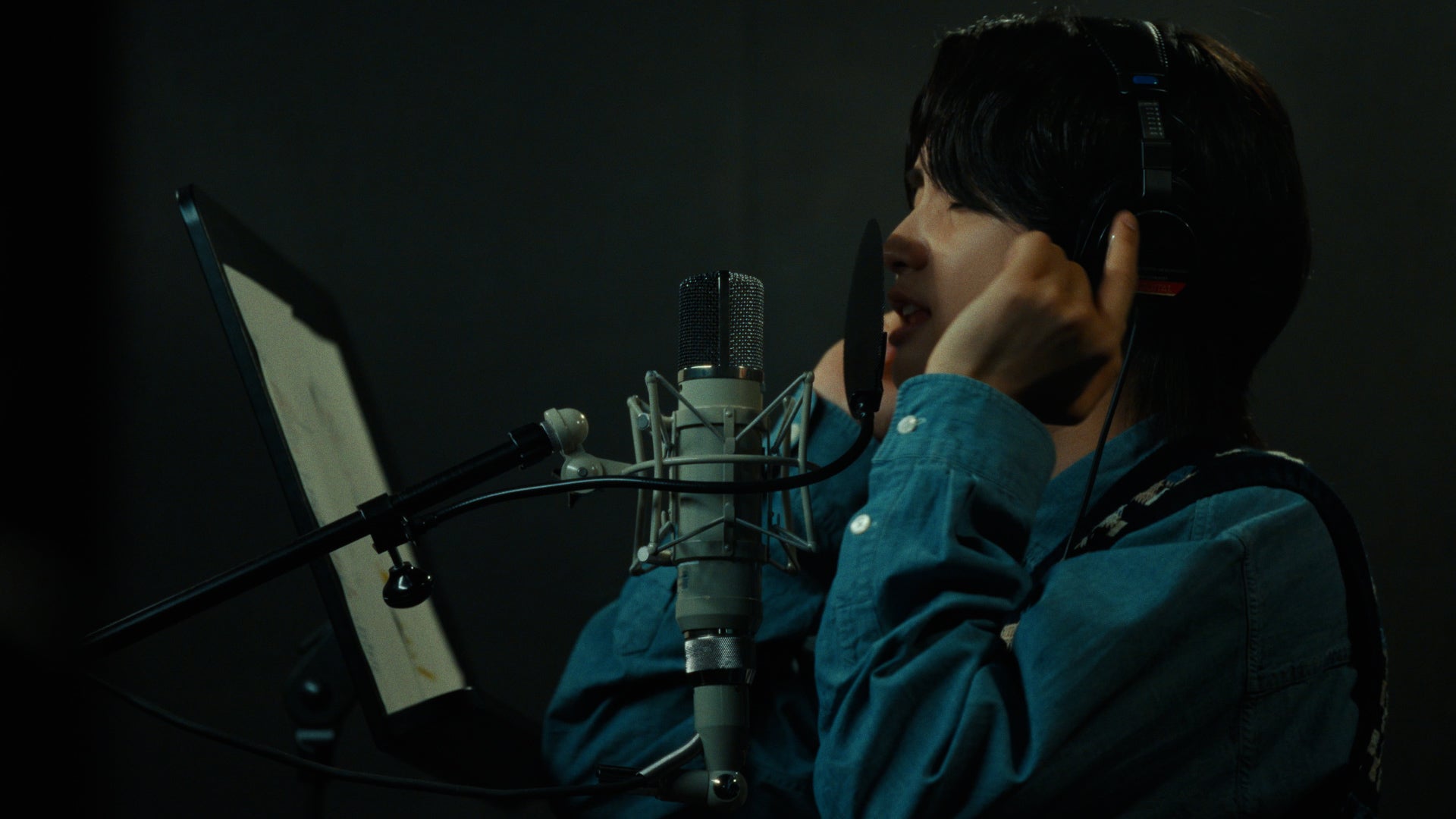 新WEBムービー「サン生と楽曲作ったよ」篇より（提供写真）