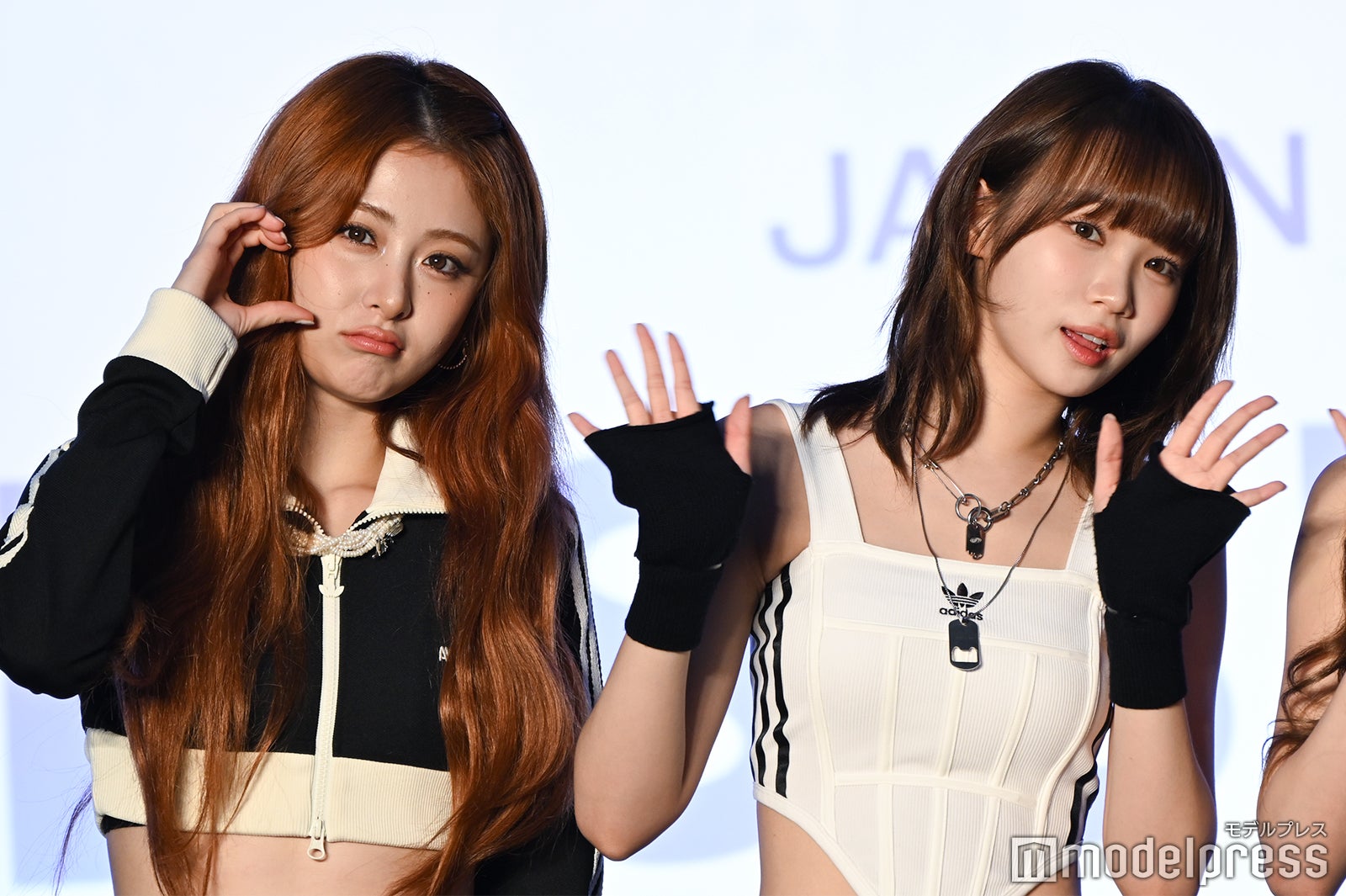 HUH YUNJIN（ホ・ユンジン） 、KIM CHAEWON（キム・チェウォン）（C）モデルプレス