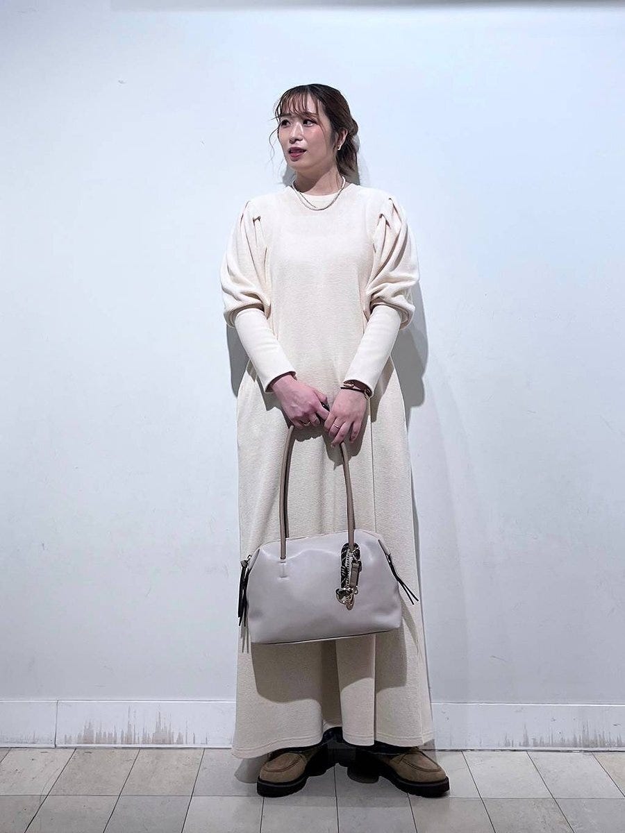 グローバルワークのパフショルダーサーマルカットワンピース