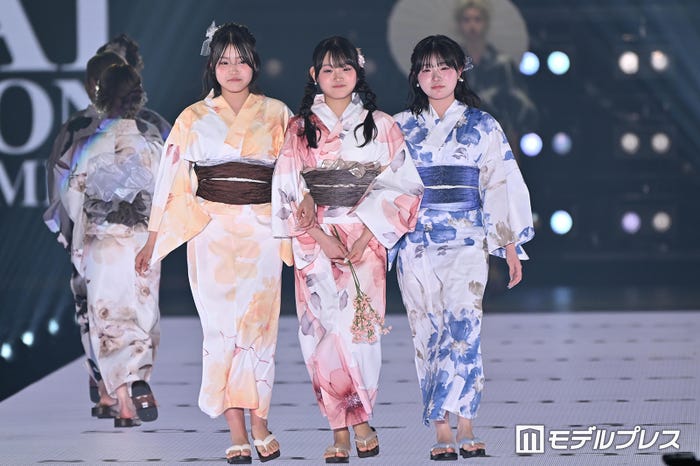 あこ、まこ、ろこ(C)モデルプレス