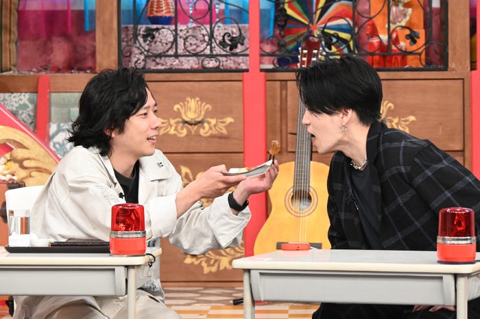 二宮和也、菊池風磨(C)日本テレビ