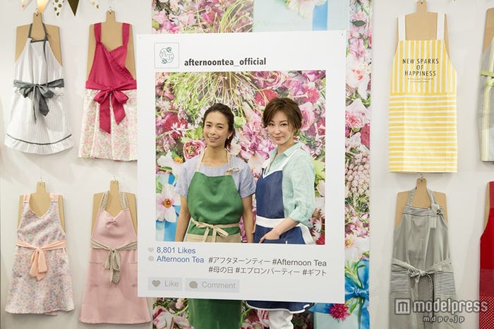 真山景子(右)、AYUMI(左)