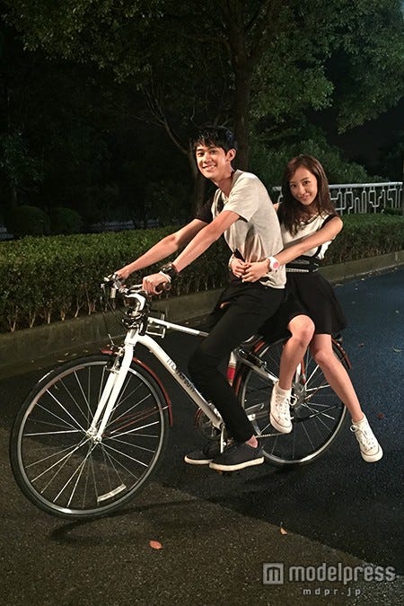 板野友美、DINO(画像提供:株式会社一期一会)