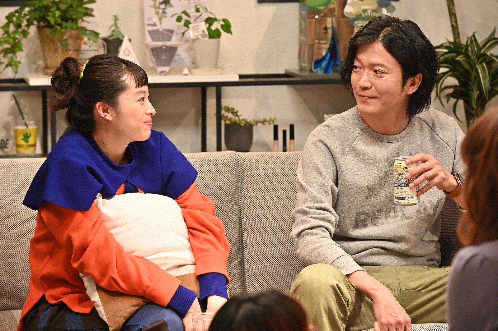 清野菜名、田辺誠一／「婚姻届に判を捺しただけですが」第9話より（C）TBS