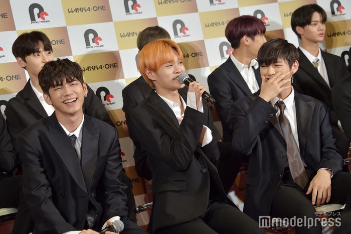 笑われてしまったイ・デフィ(中央)(C)モデルプレス