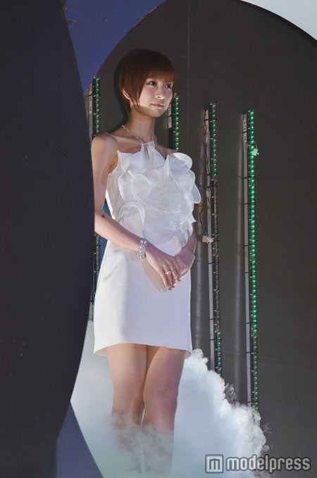 巨大金庫から登場した篠田麻里子