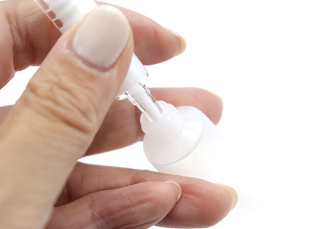 ダイソー　シリンジタイプ化粧容器（小、2個）　使用例　乳液　詰め替え