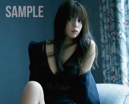 欅坂46小林由依、大人の色気溢れる美脚ショット ビキニで瑞々しい姿も公開