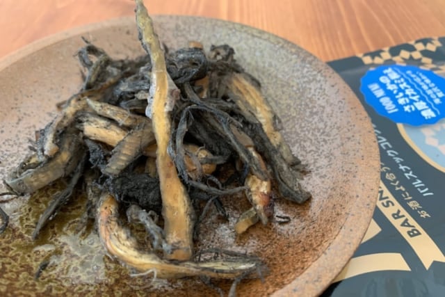 カルディ さきいかの濃厚イカスミ和え中身